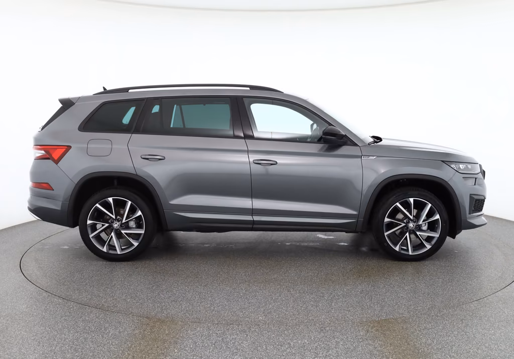 Skoda Kodiaq 2022 г. Серебристый, пробег 59989 км