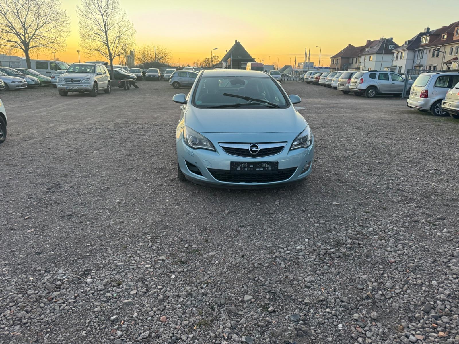Opel Astra J Lim. 5-trg. Cosmo