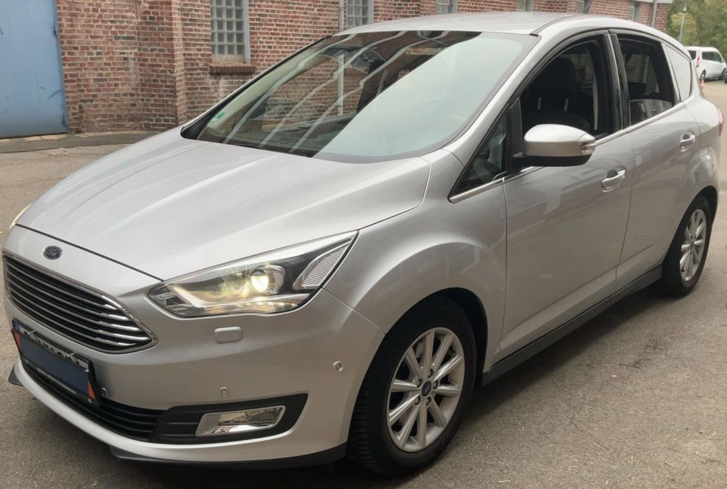 Fahrzeugabbildung Ford C-Max C-MAX Titanium