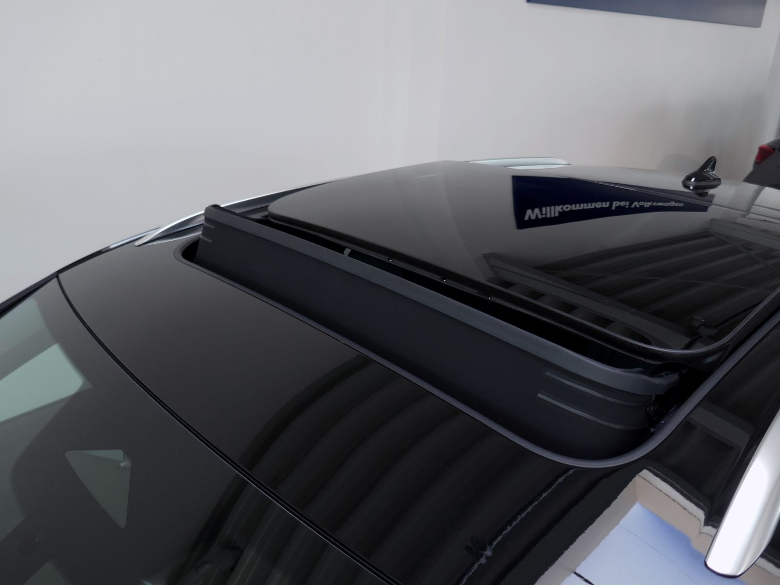 Fahrzeugabbildung Volkswagen T-Roc R-Line 1.5 eTSI DSG | LED AHK RFK ACC Navi