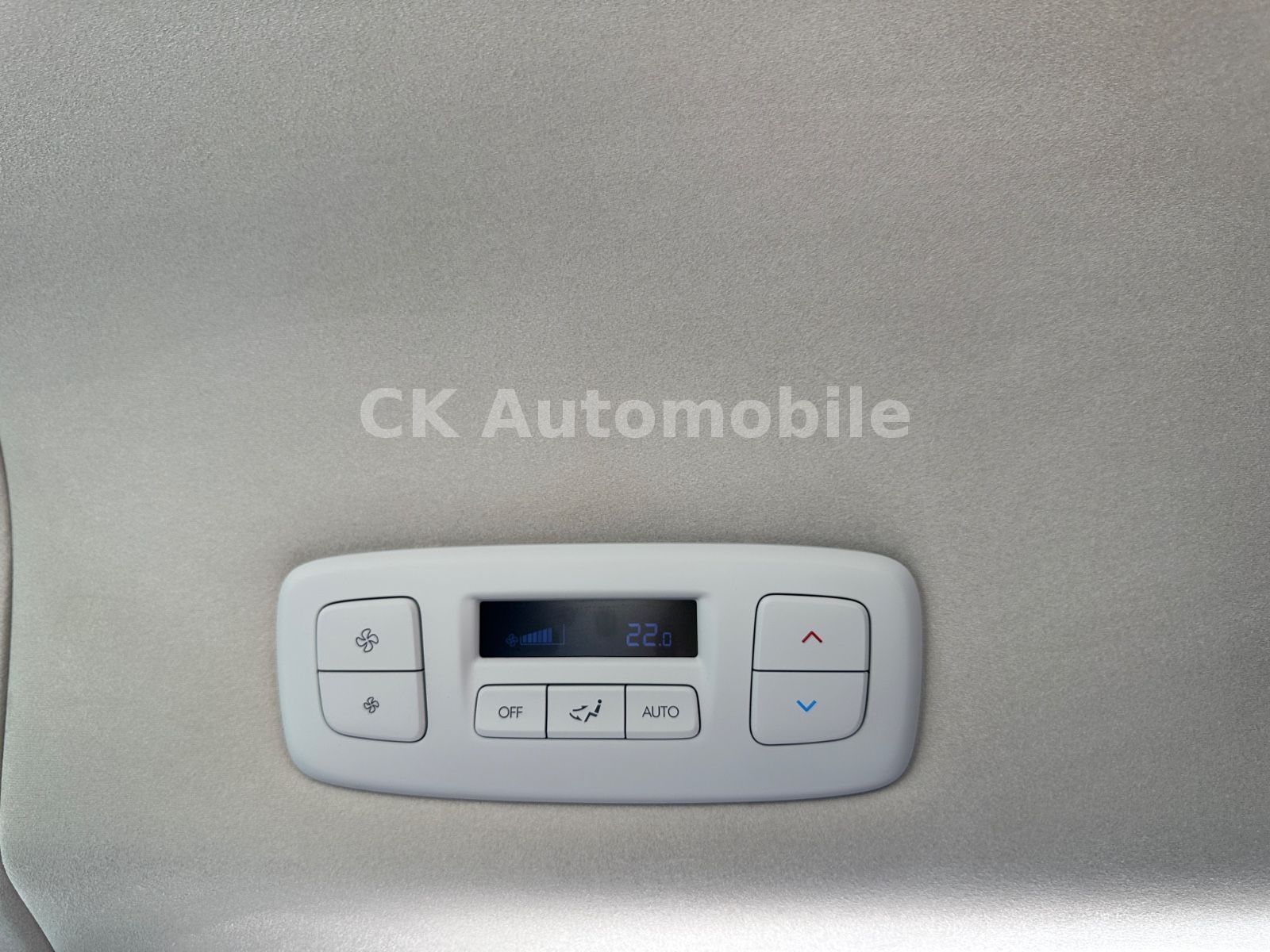 Fahrzeugabbildung Hyundai Staria Premium Signature 4WD/7Sitze/Navi/ACC/AHK