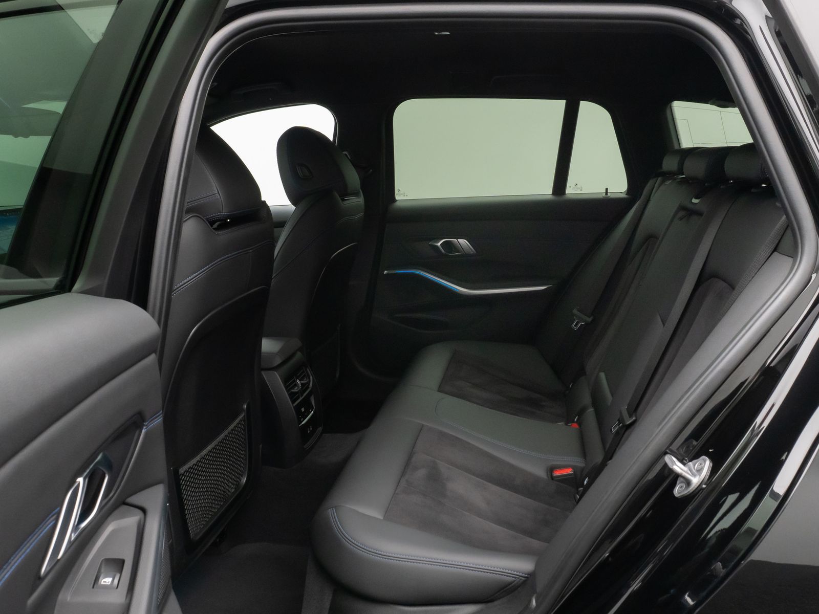 Fahrzeugabbildung BMW 330e M Sport Kamera DAB HiFi Lenkrhzg Alarm 19"