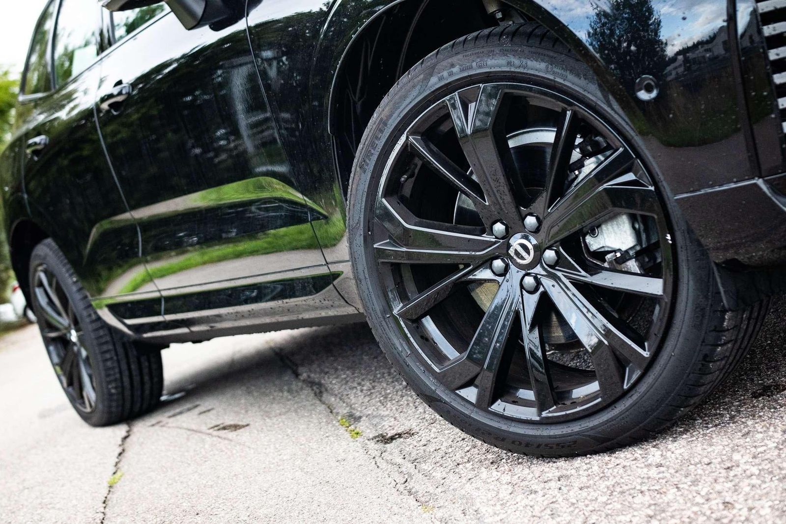 Fahrzeugabbildung Volvo XC60 Plus Black Edition Recharge Plug-In Hybrid