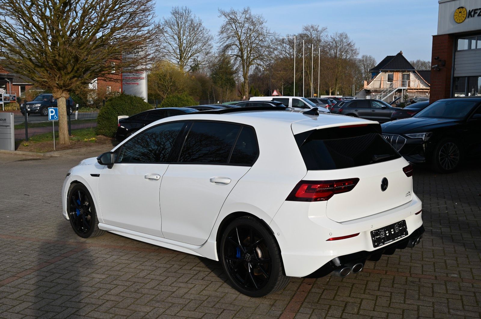 Volkswagen Golf VIII Lim. R 4Motion ACC PANO R-SPORT foto 5
