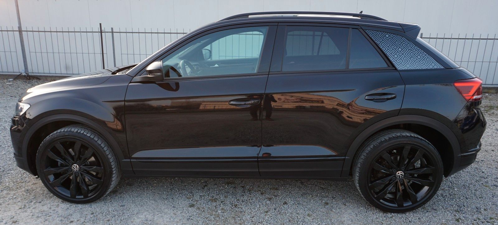 Fahrzeugabbildung Volkswagen T-Roc Sport 4Motion, Kamera, Navi, Pano, Black