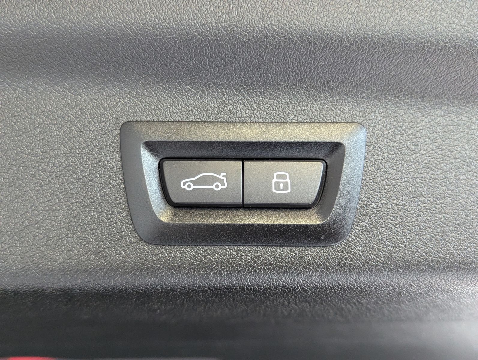 Fahrzeugabbildung BMW X1 23 i M-Sport Innovat.-Comfort-Paket Pano AHK