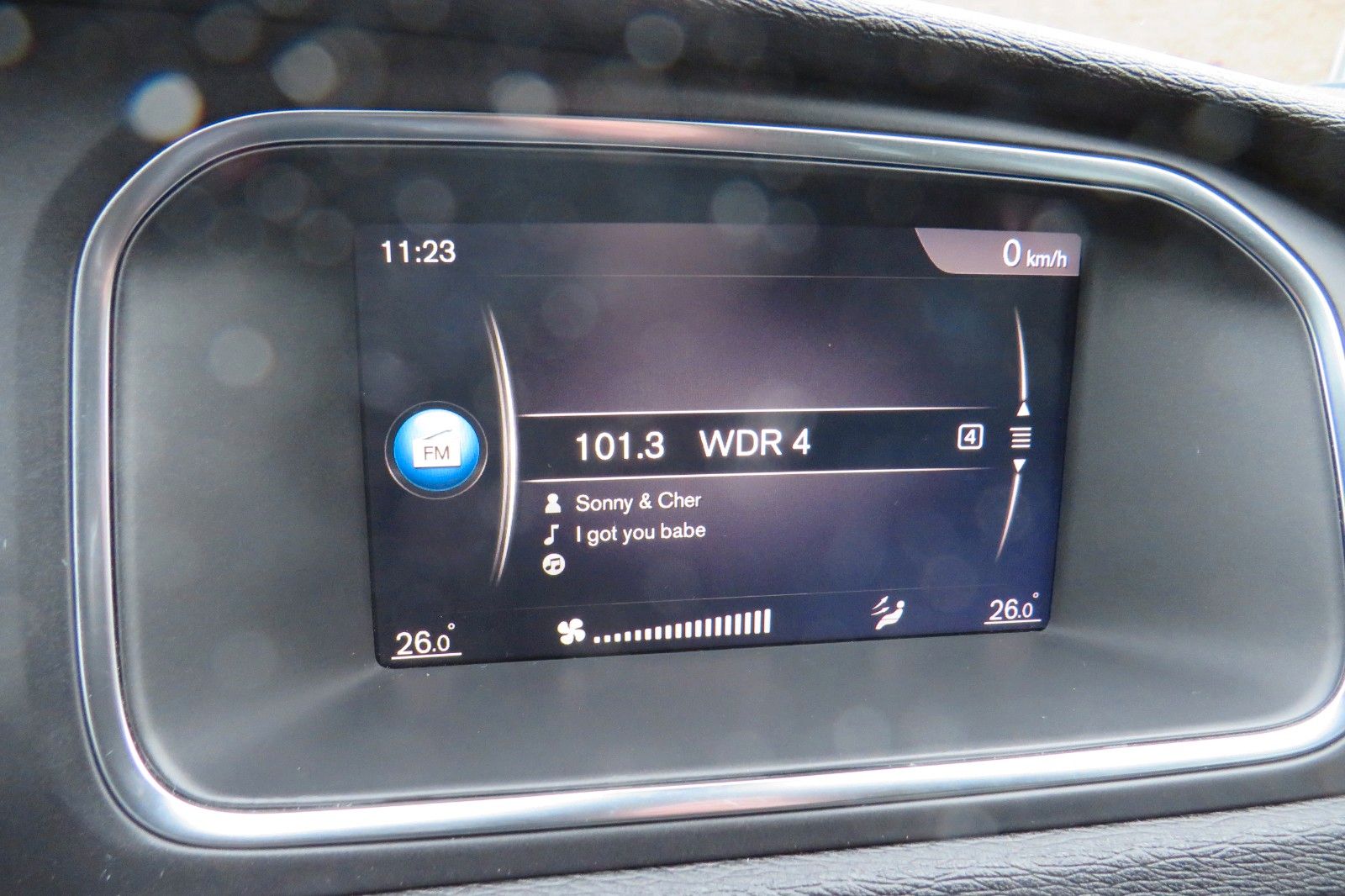 Fahrzeugabbildung Volvo V40 Kinetic NAVI TELVOR KLIMATRONIC 8-FACH ALU