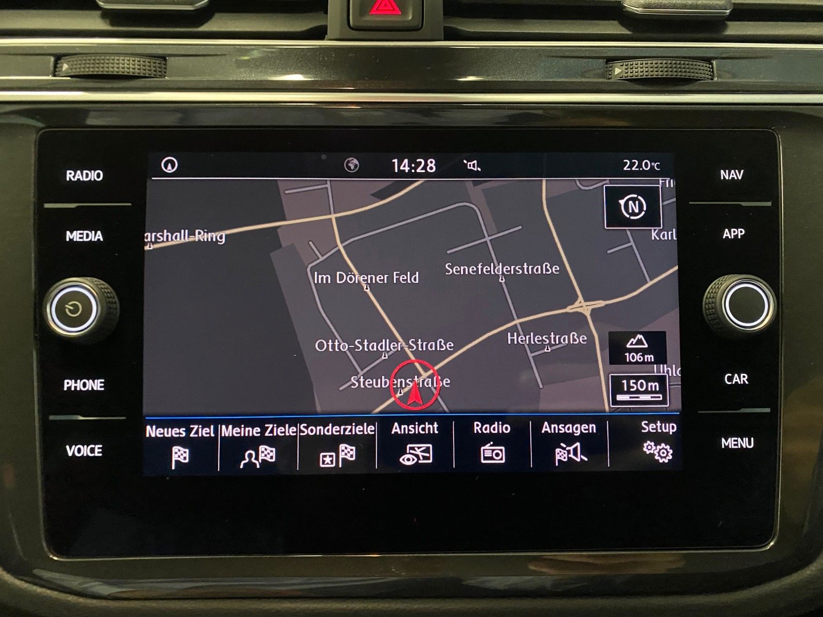 Fahrzeugabbildung Volkswagen Tiguan 1.5 TSI Comfortline+AHK+NAVIGATION+ACC+CD