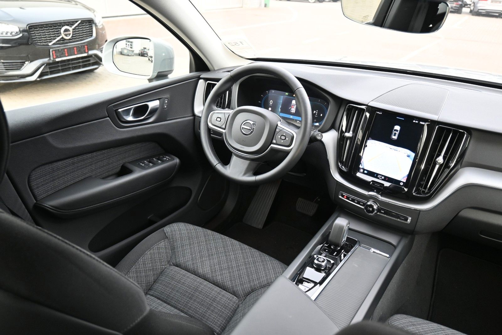 Fahrzeugabbildung Volvo XC60 B4 D FWD Core*RFK*el.Heckkl*GoogleMaps*AHK