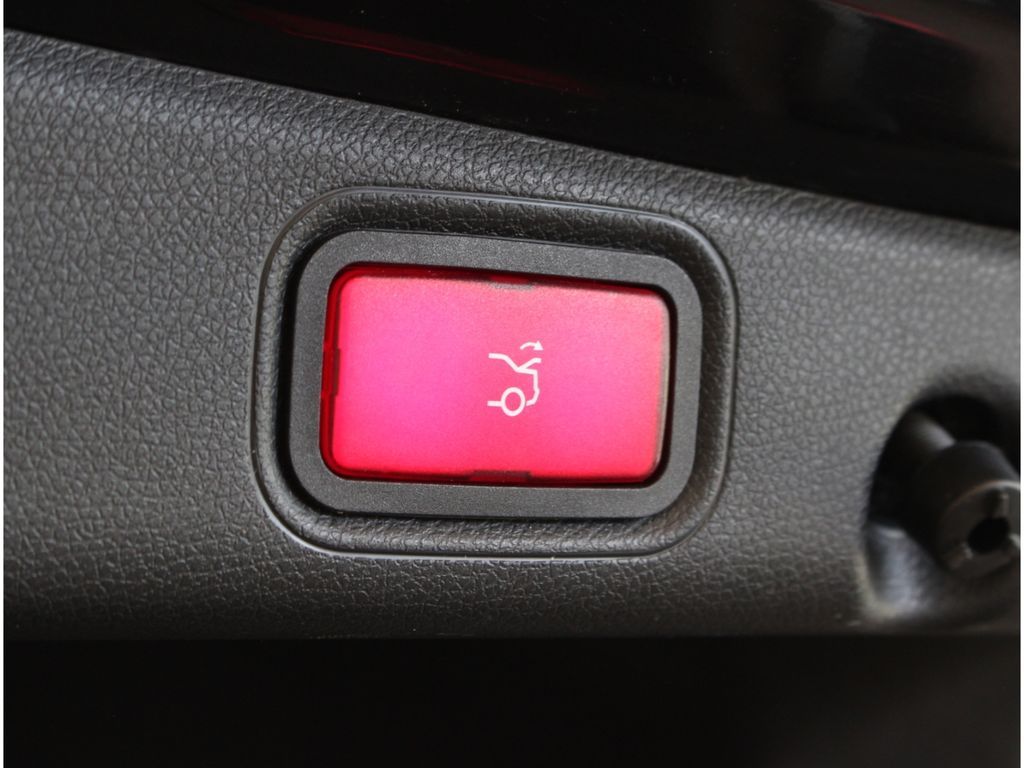 Fahrzeugabbildung Mercedes-Benz E 300 d Limousine AMG Line 2.Hand*GSD*LED*Kamera