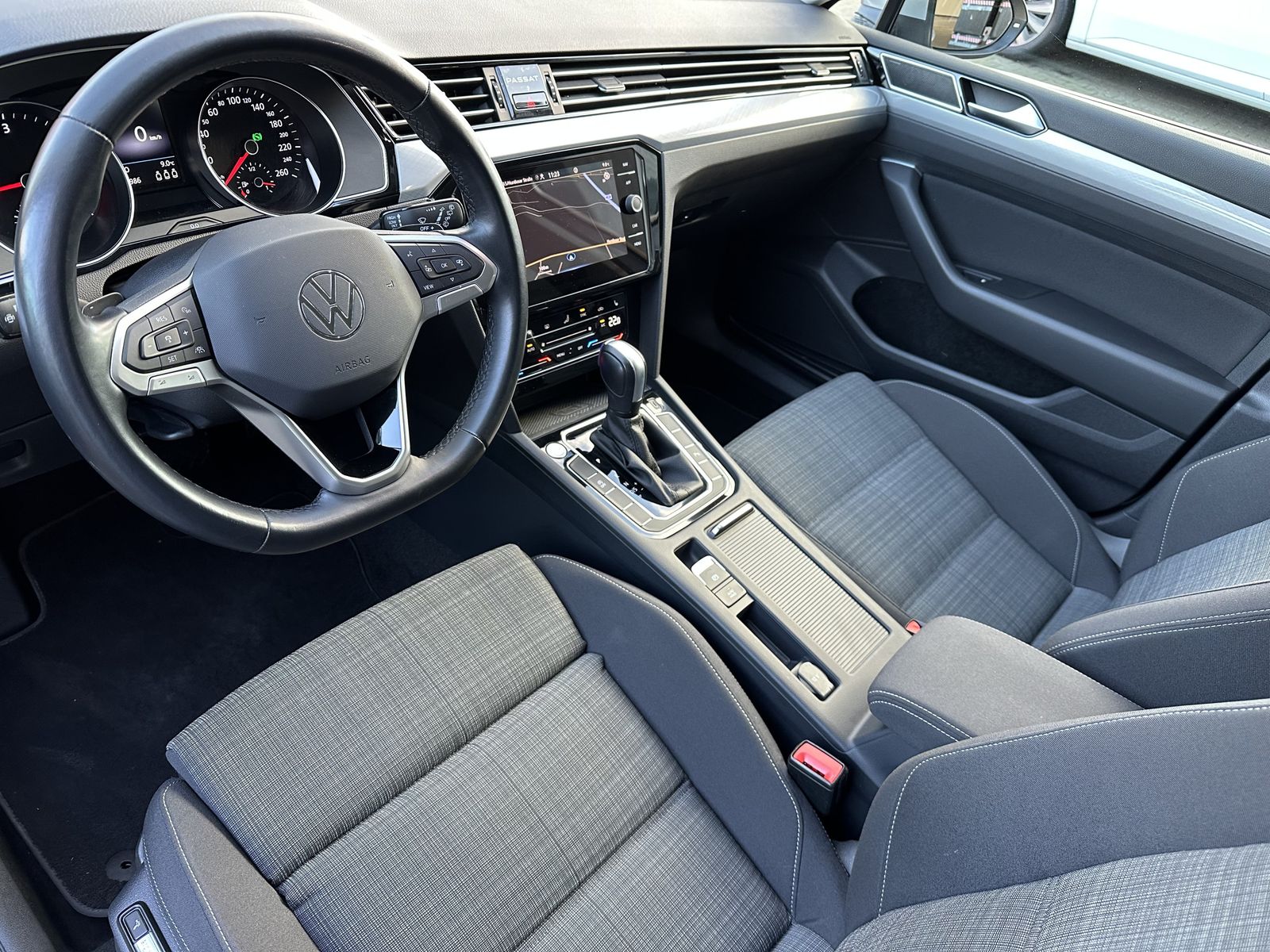 Fahrzeugabbildung Volkswagen Passat Variant 2.0 TDI DSG Business NAV+LED+ACC