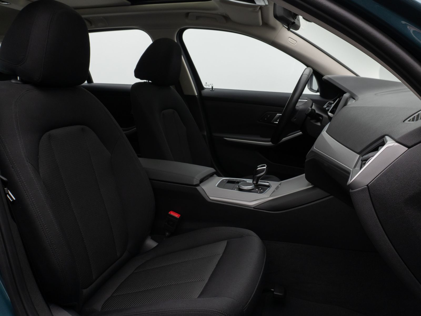 Fahrzeugabbildung BMW 320d Panorama DAB PDC Sitzhzg Geschwindigkeitsre