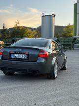 Audi RS6 4.2 tiptronic quattro - - Audi RS6 mit Benzin-Antrieb: Limousine
