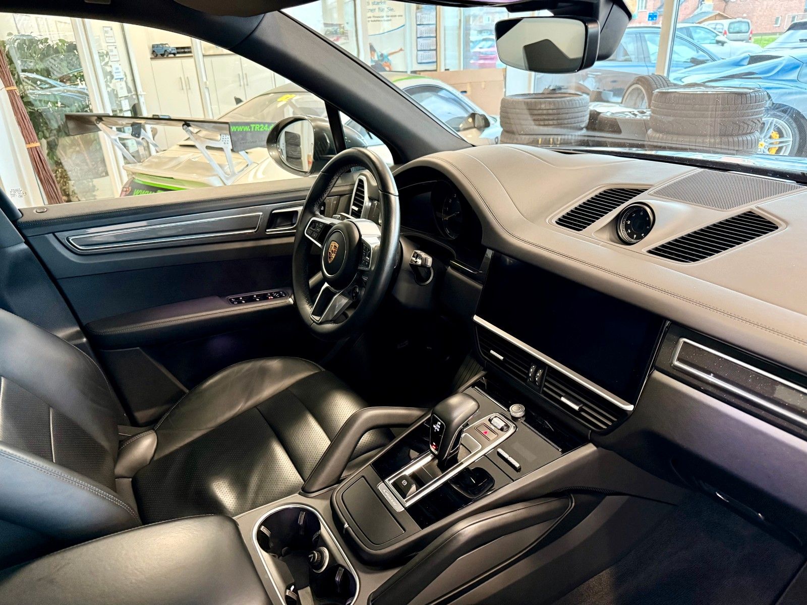Fahrzeugabbildung Porsche Cayenne E-Hybrid ACC/Panorama/21Zoll/APPROVED