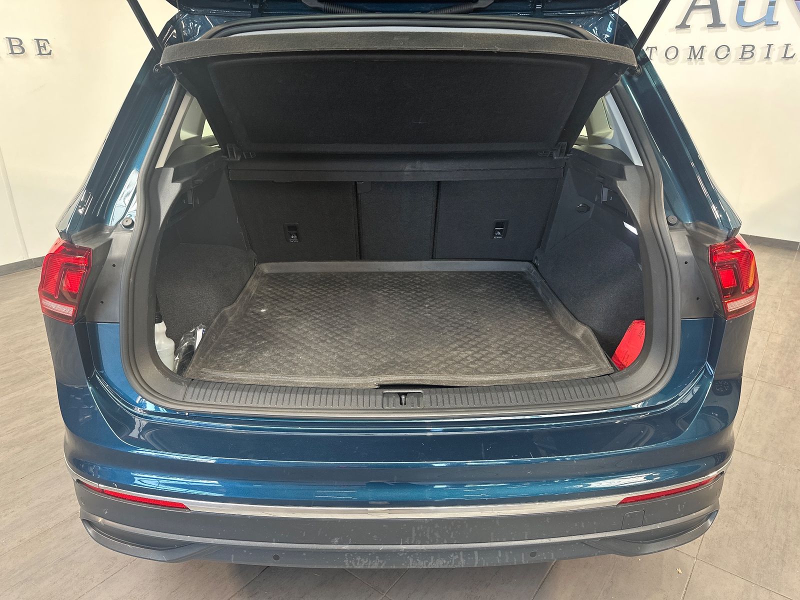 Fahrzeugabbildung Volkswagen Tiguan 2.0 TDI DSG 4Motion Life NAV+IQ-LIGHT
