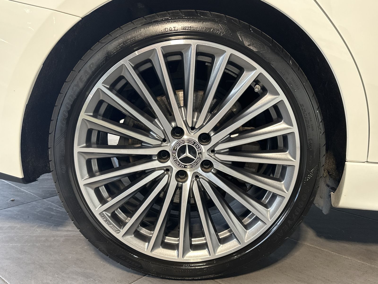 Fahrzeugabbildung Mercedes-Benz C 220d T AMG-Line NAV+LED+AHK+19ZOLL+STANDHEIZUN