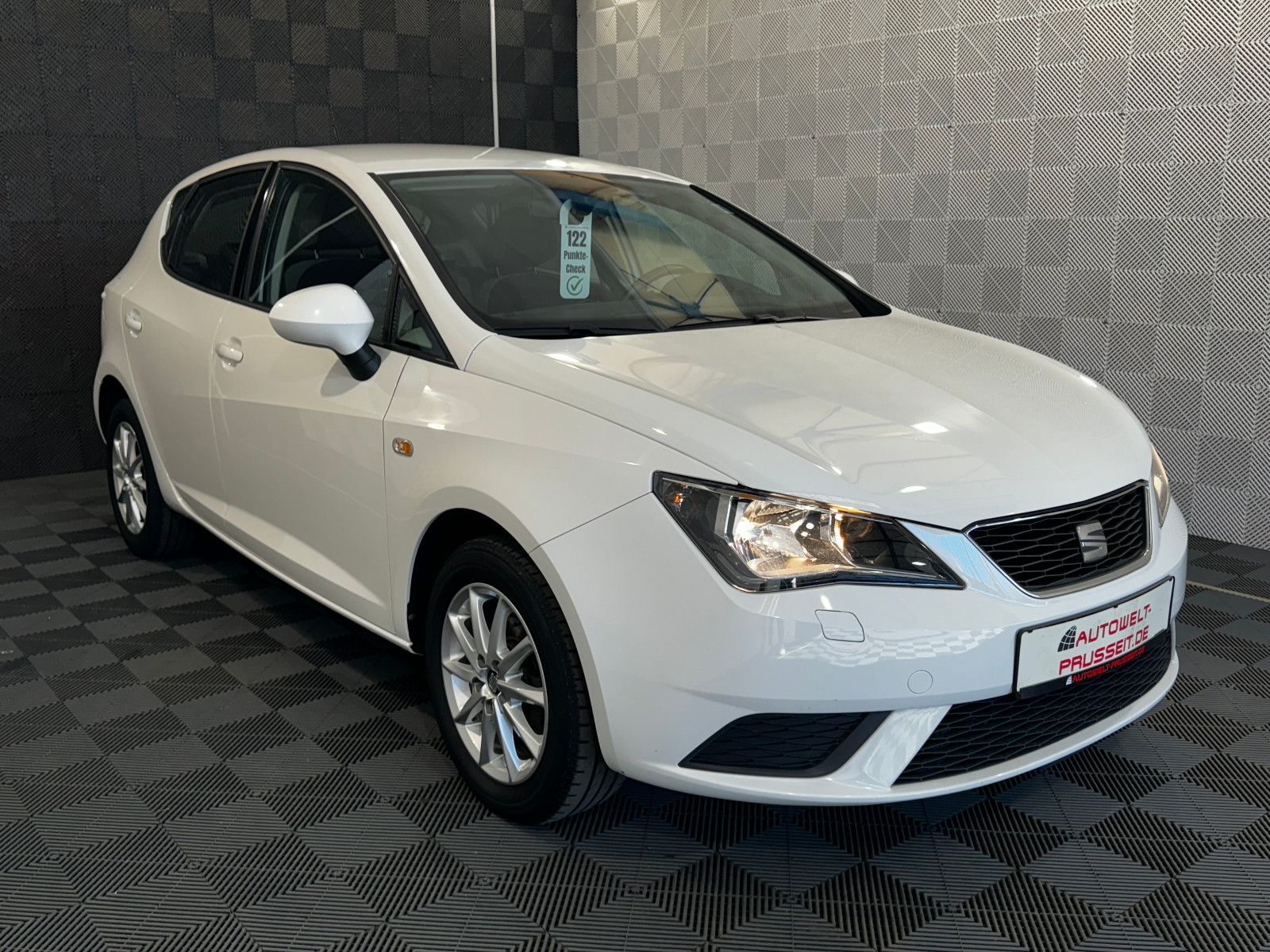 Gebrauchtwagen Seat Ibiza Ibiza*Style*SOUND SYSTEM-PDC V+H-NAV-SHZ-DAB-15" in Horb am Neckar