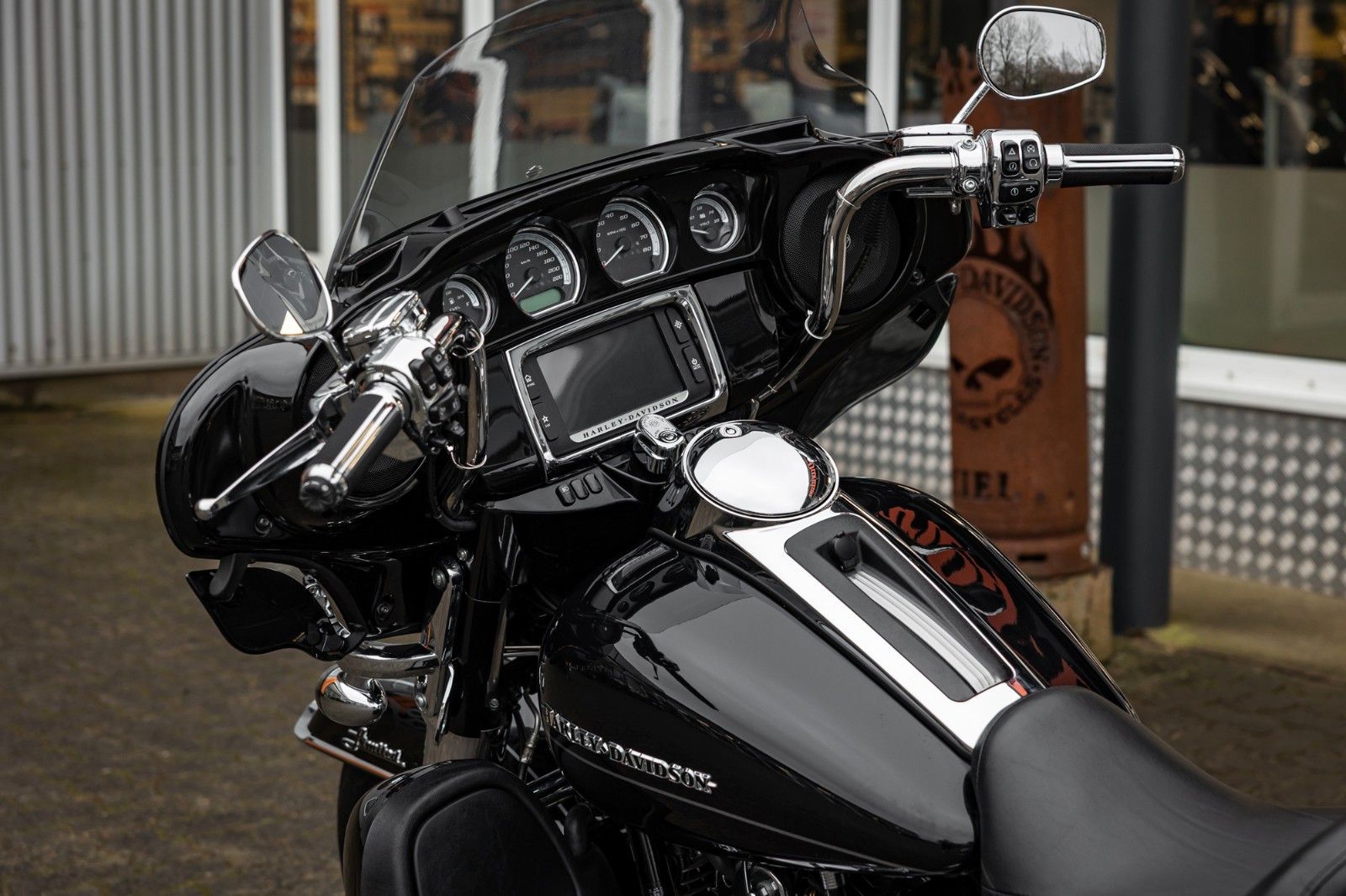 Fahrzeugabbildung Harley-Davidson ULTRA LIMITED LOW FLHTKL 103CUI - JEKILL&HYDE -
