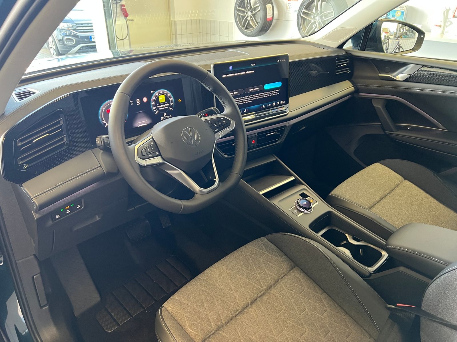 Fahrzeugabbildung Volkswagen Tiguan Life 2.0 TDI DSG *AHK, LED, Kamera, 18''-