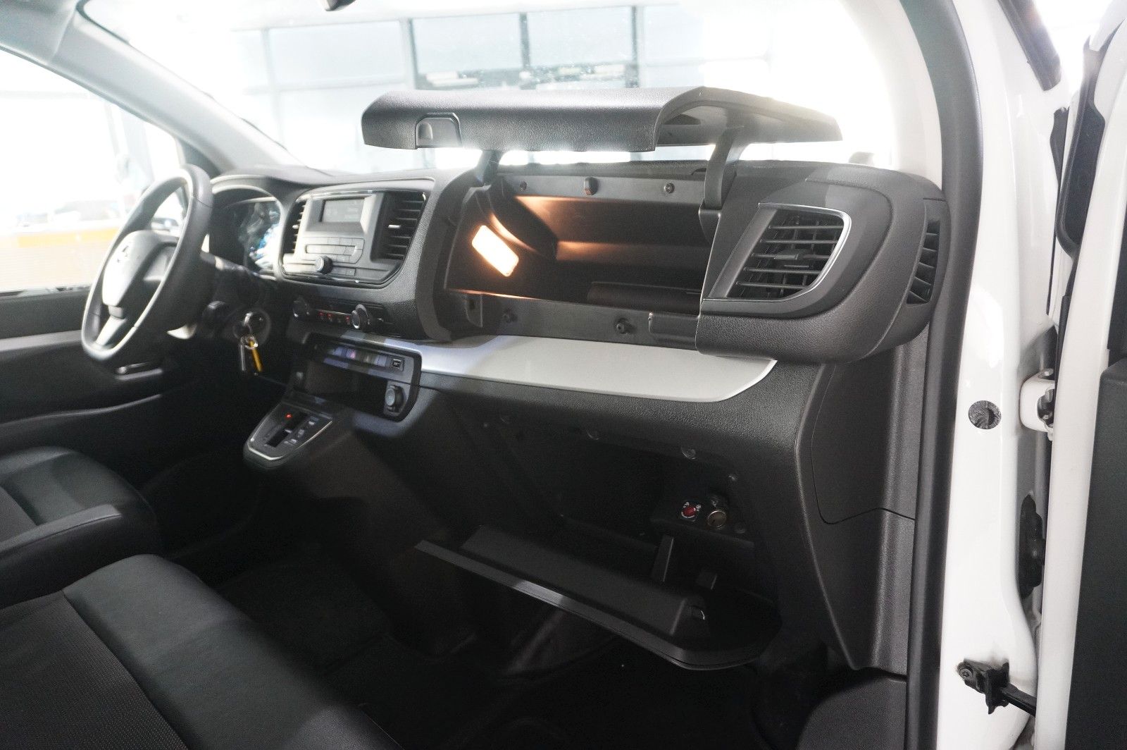 Fahrzeugabbildung Opel Vivaro-e Cargo Edition "M" KLIMA/PDC/TEMP./USB