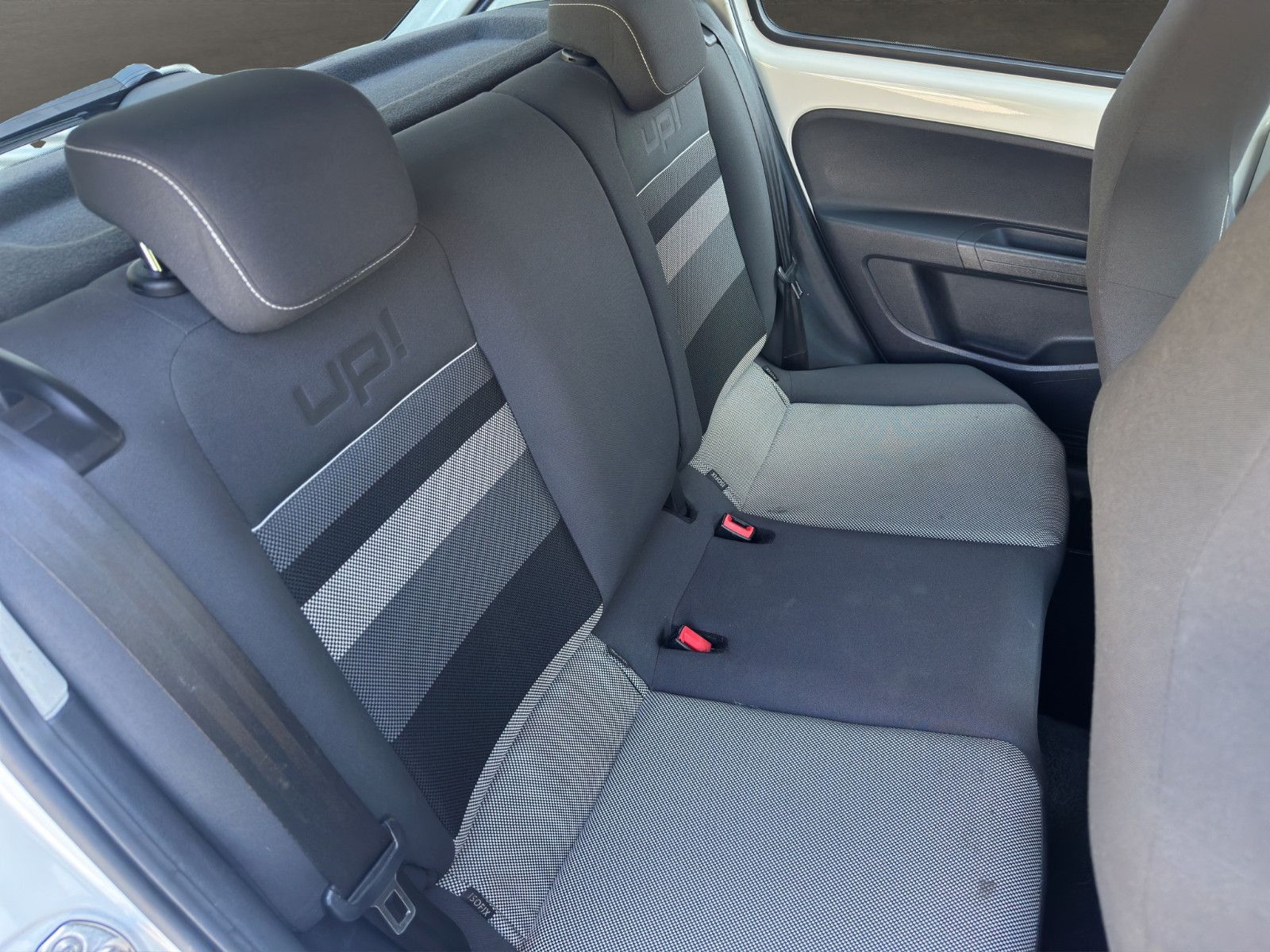 Fahrzeugabbildung Volkswagen up! cheer up! KLIMA 4-TÜRIG AUS 1.HAND