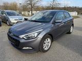 Hyundai i20 blue Passion, Tüv neu! 2. Hand, lückenl. Ser - Hyundai i20 mit Benzin-Antrieb: Grau