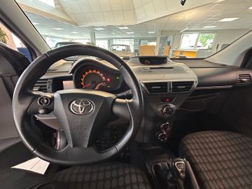 Toyota IQ - 12