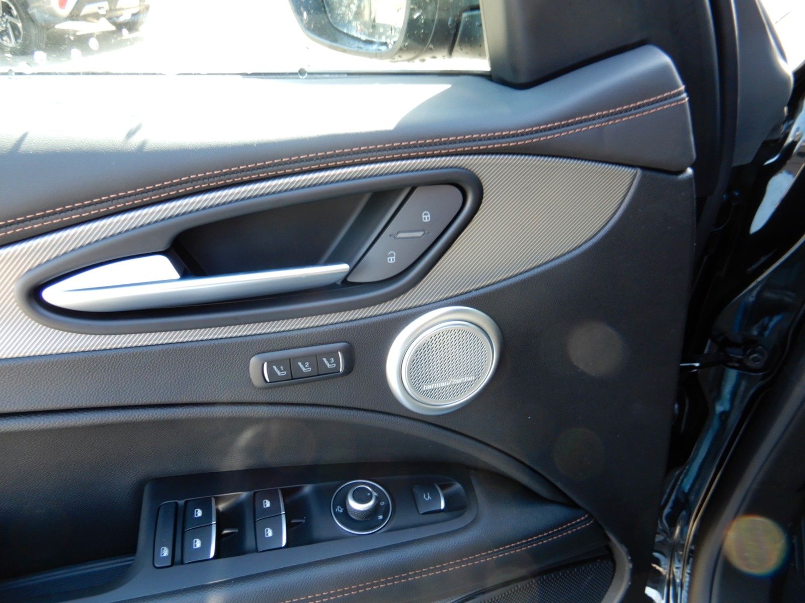 Fahrzeugabbildung Alfa Romeo Stelvio INTENSA MY24 2.0T Q4 AT8 206 KW Pano*LED
