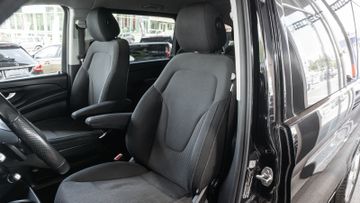 Mercedes V 220 - 11