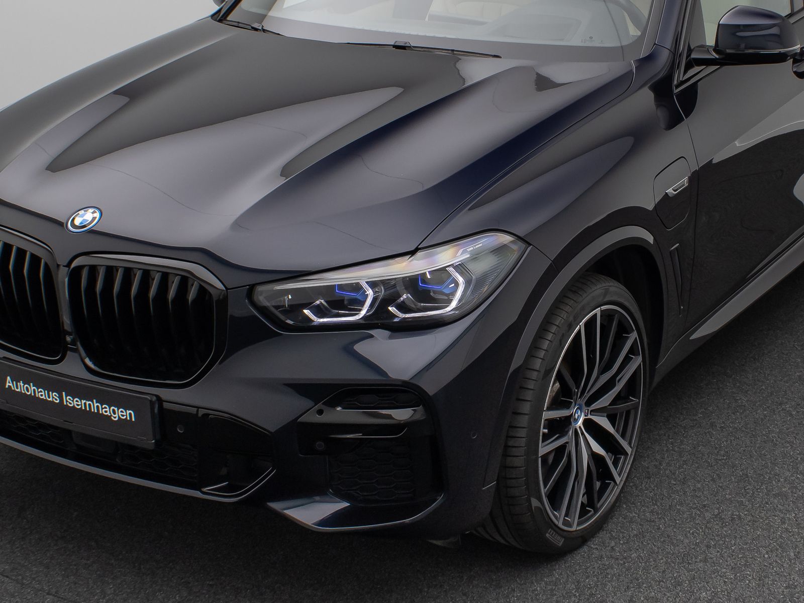 Fahrzeugabbildung BMW X5 xD45e M Sport 360°Laser HUD DAB HiFi AHK 22"