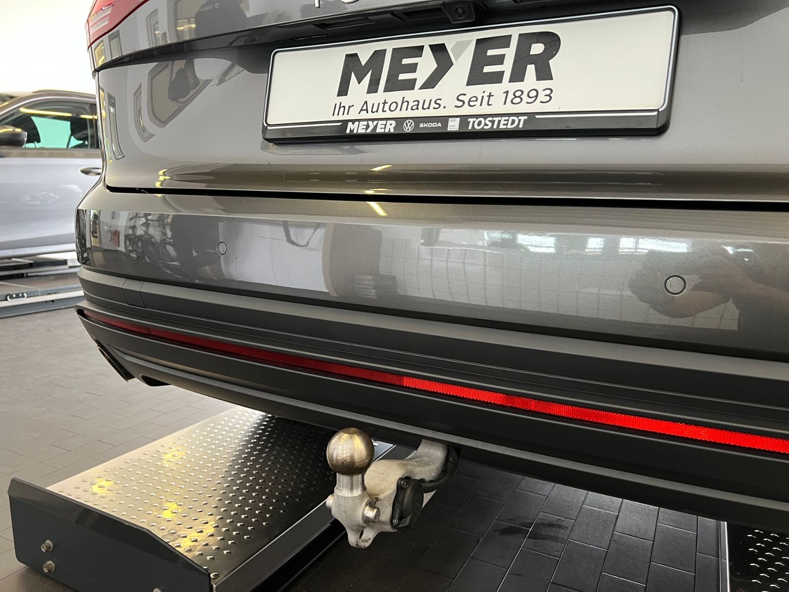 Fahrzeugabbildung Volkswagen Touareg 3.0 TDI 4MOTION *AHK, Luft, Leder, ACC,