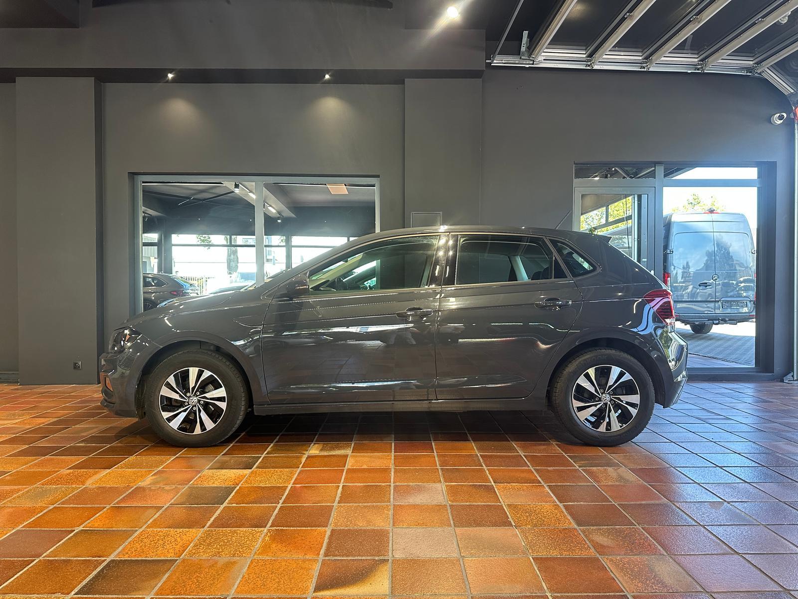 Volkswagen POLO COMFORTLINE KEYLESS TEMPOMAT PDC KAMERA NAV