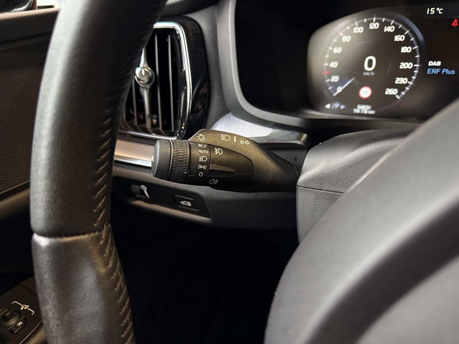 Fahrzeugabbildung Volvo V60 Kombi Momentum Pro ACC BLIS LED