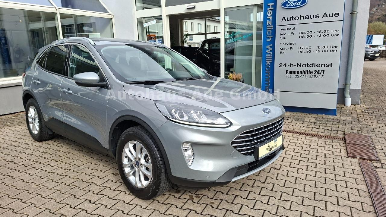 Ford Kuga Titanium/Winterpaket/WKR/wenig km