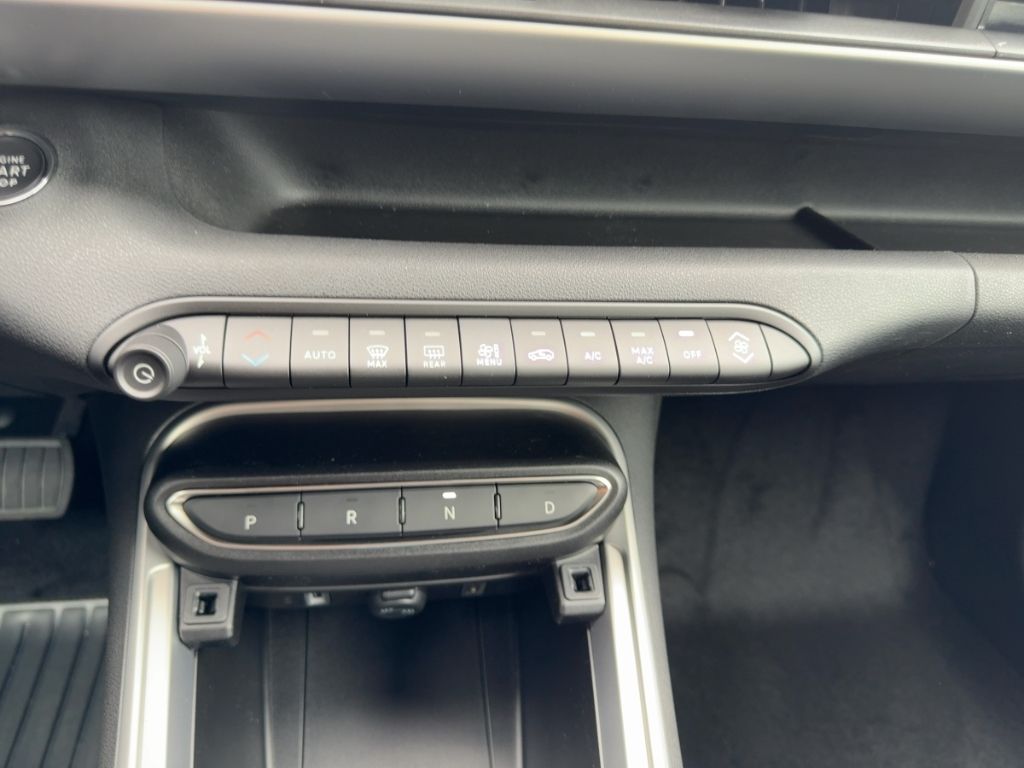 Fahrzeugabbildung Jeep Avenger e-Hybrid Altitude NAVI ELEKTR HECK WINTE