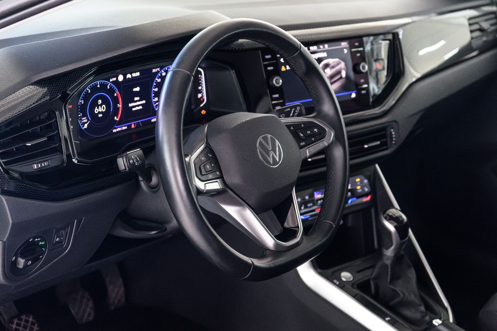 Fahrzeugabbildung Volkswagen Taigo Life+LED+KAMERA+SHZ+GJR+DIGIT.TACHO+ACC+IQ