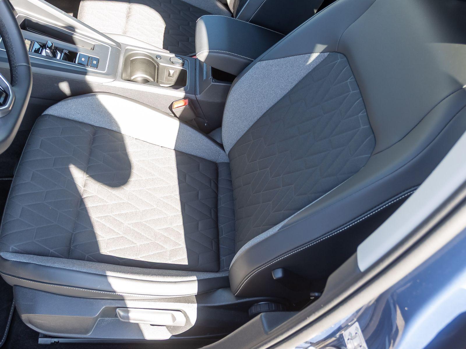 Volkswagen Golf VIII Goal 1.5 eTSI DSG Navi Matrix ACC AHK, миниатюра 11