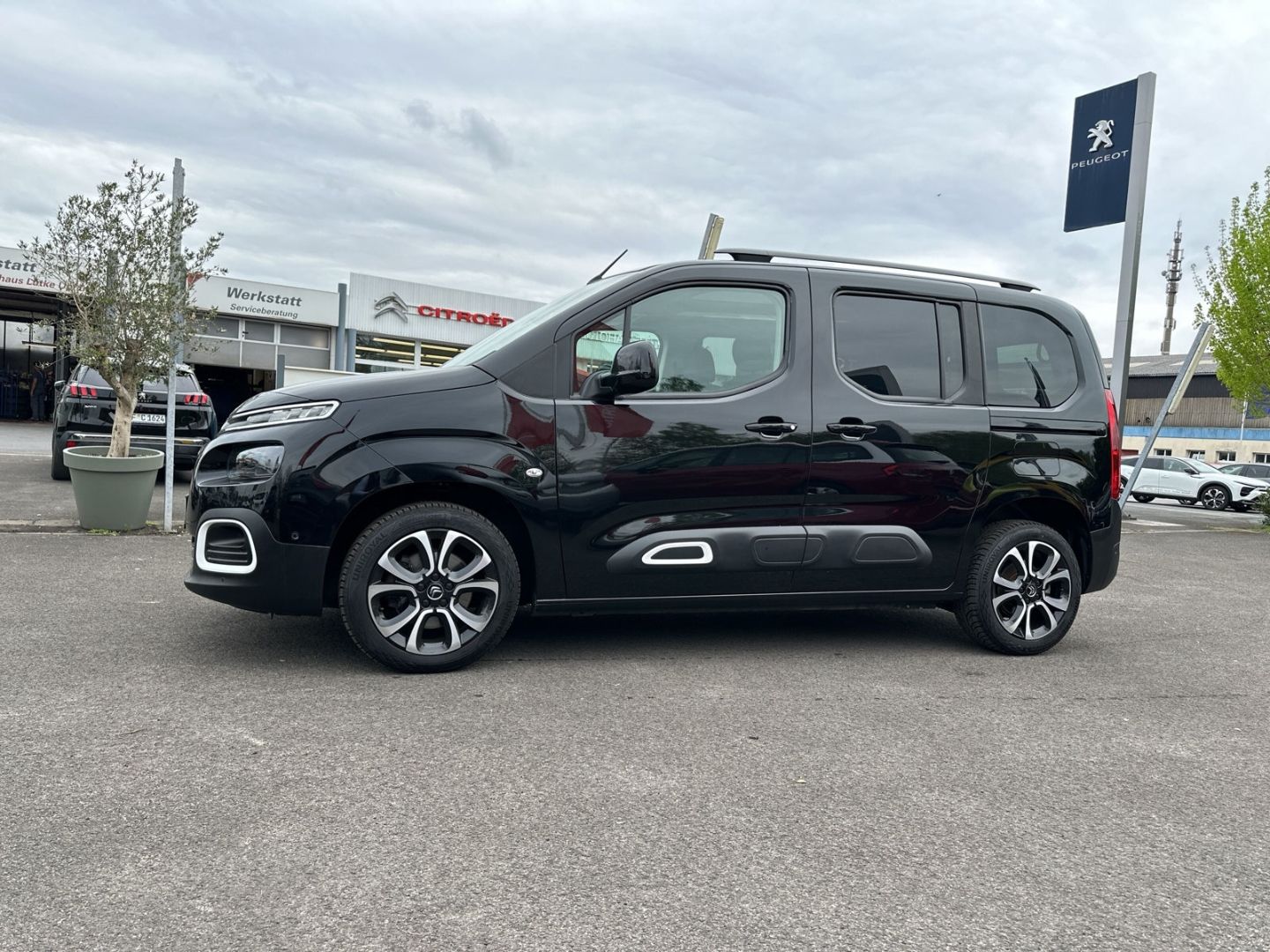 Fahrzeugabbildung Citroën Berlingo 1.2 M PT 130 S&S EAT8 Shine AHK Navi AC