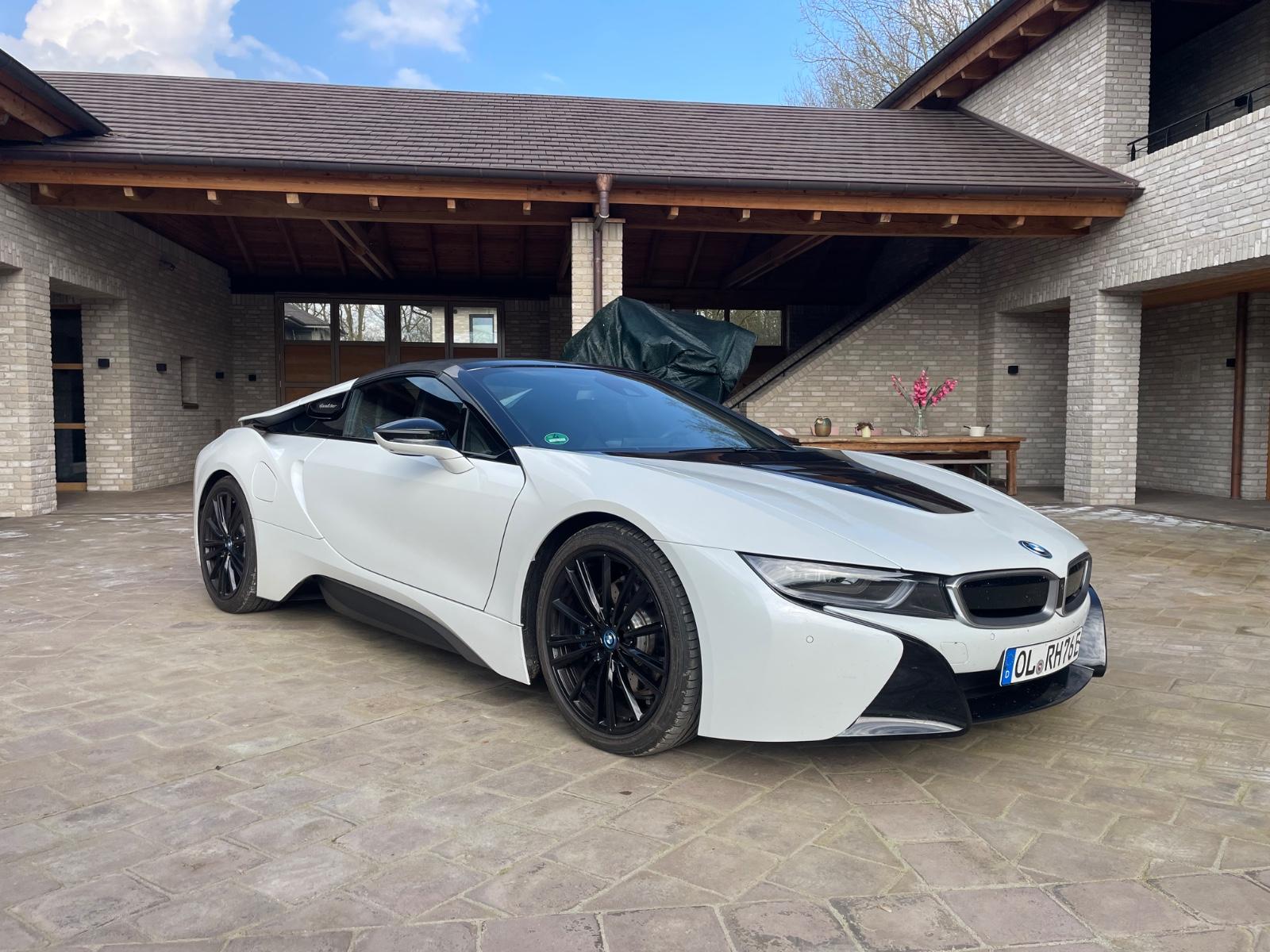 BMW i8 Roadster /Servi+Reifen neu 92,8% Batterie