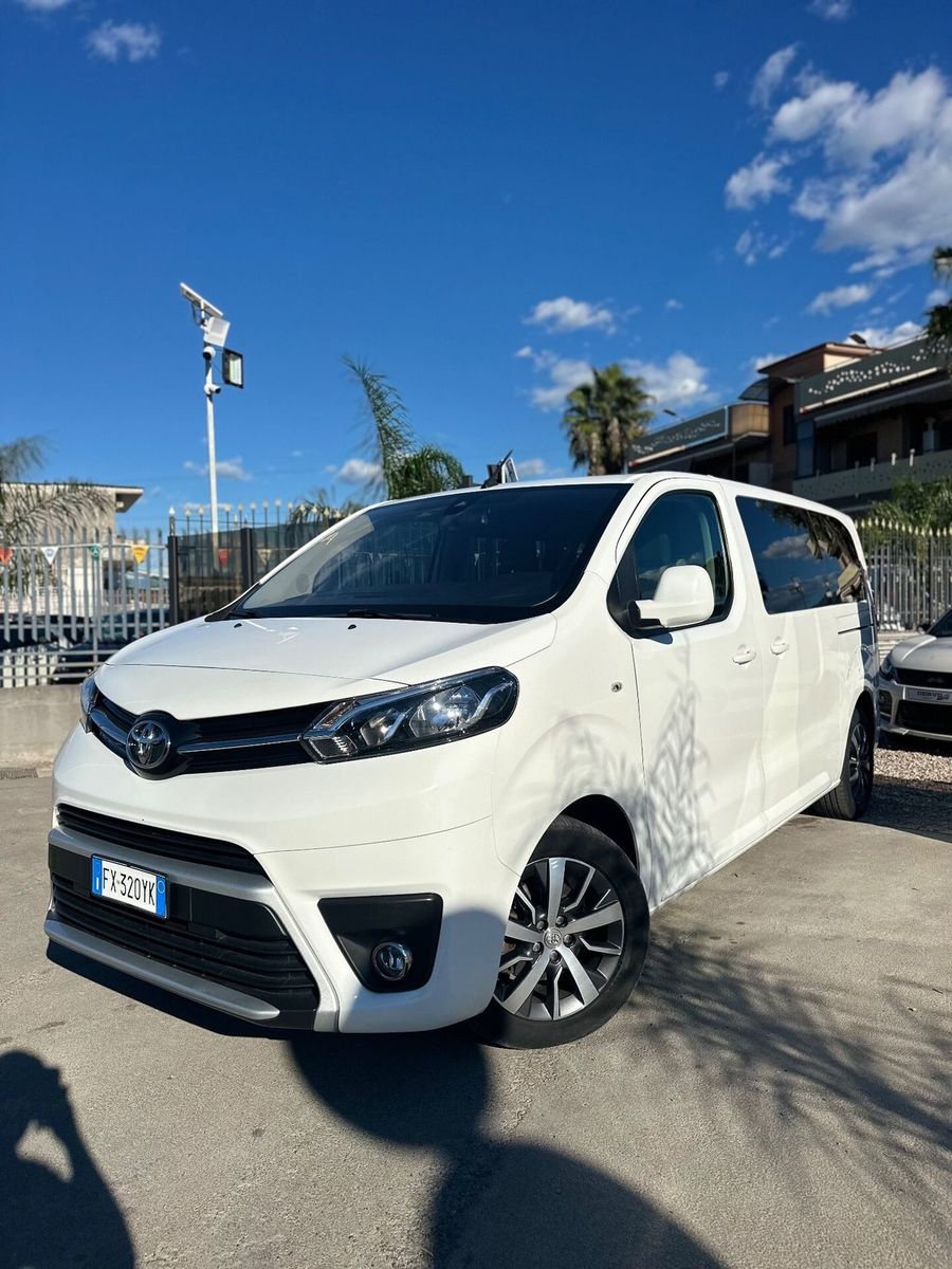 TOYOTA Proace