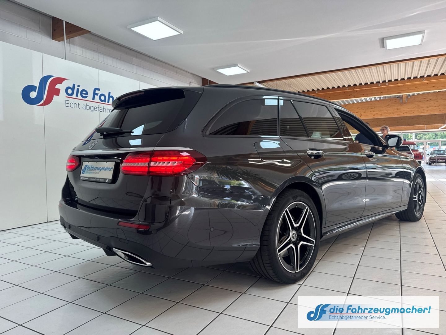 Fahrzeugabbildung Mercedes-Benz E 300 -Klasse EU6d  Sportpaket Niveau Digitales