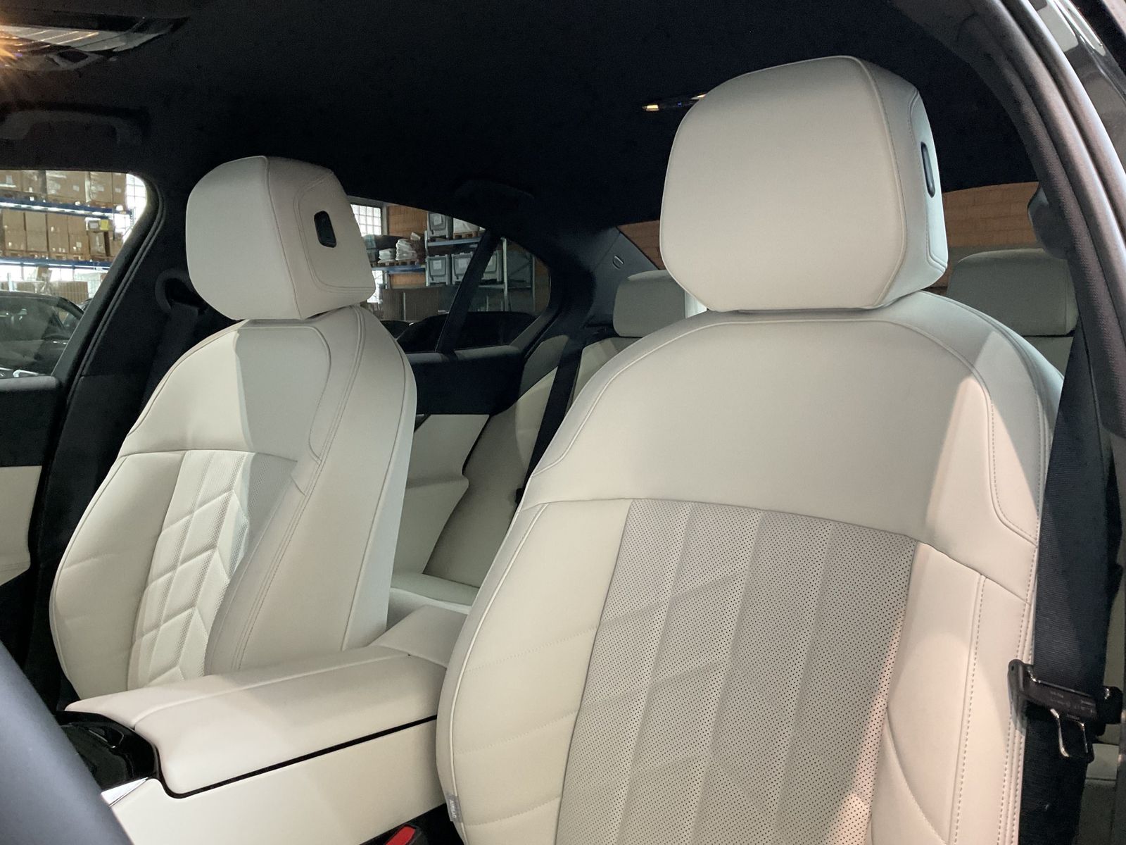 Fahrzeugabbildung BMW i5 xDrive40 Autobahnassistent, M Sportpaket, Sit