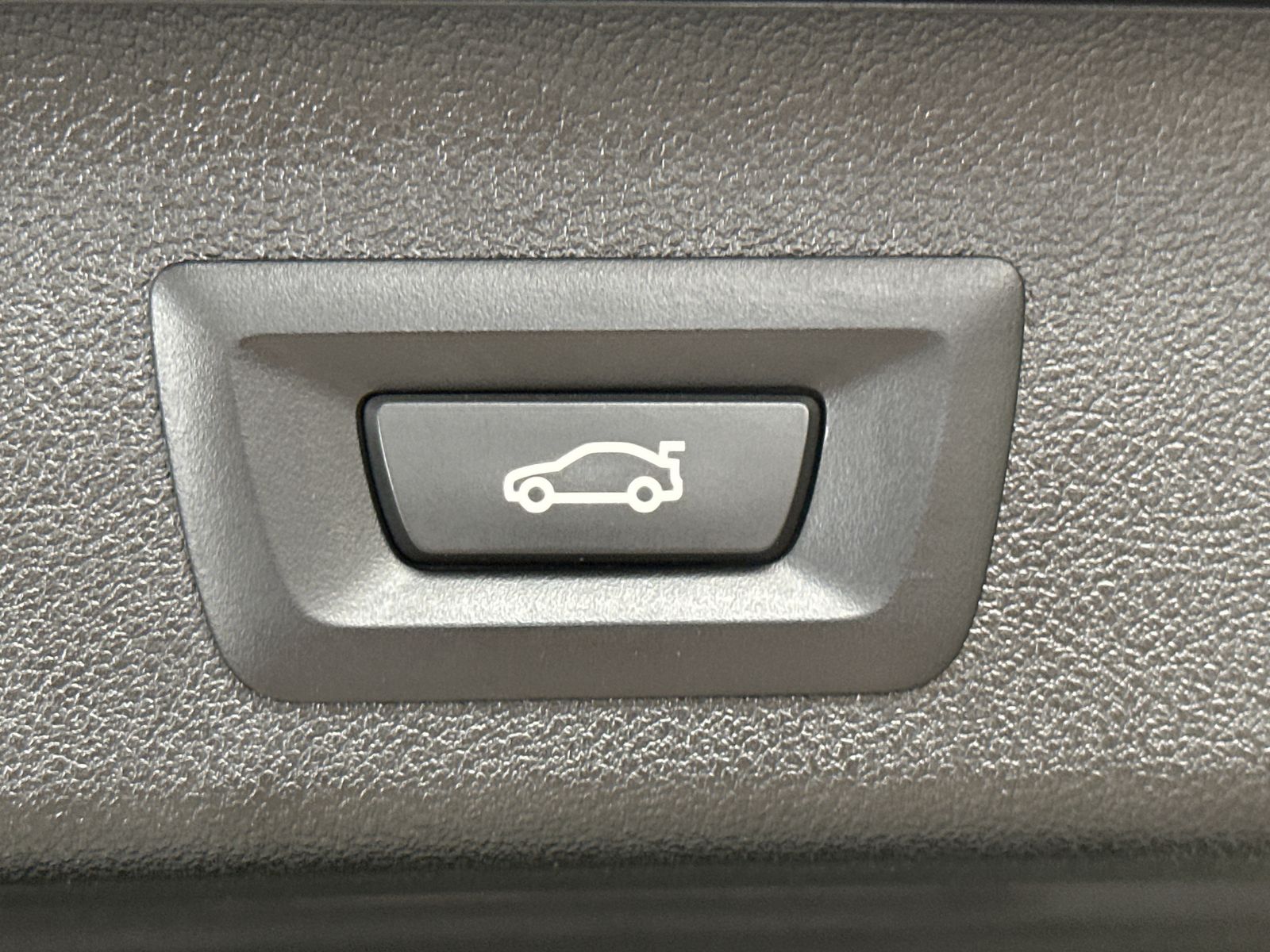 Fahrzeugabbildung BMW 530e Touring xDrive M-Sport NAV+LED+360°+ACC+LC