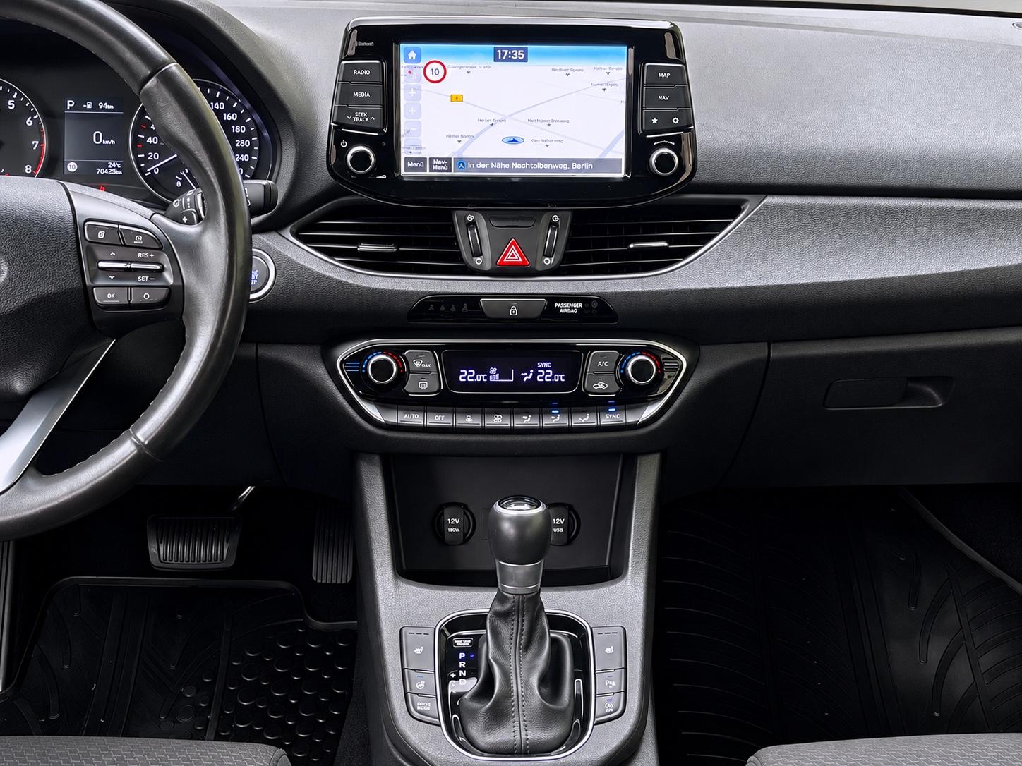 Hyundai i30 1,4 AUTOM. NAVI SITZHEIZ.SCHECKHEFT GARANTIE