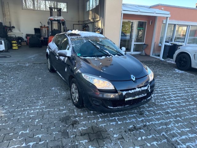 Renault Megane III Lim. 5-trg. Je t'aime 1,6L Klima