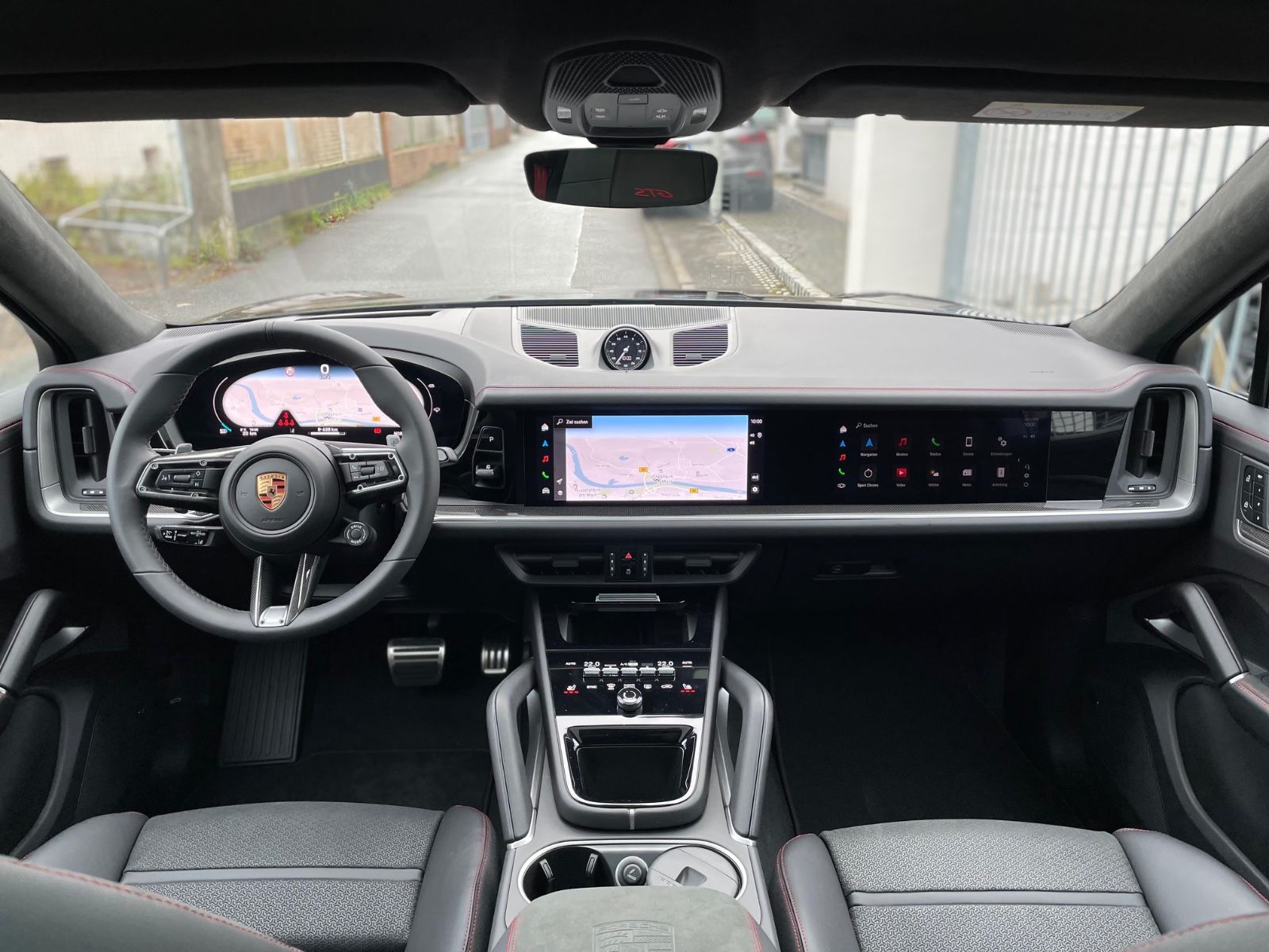 Fahrzeugabbildung Porsche Cayenne GTS Coupé |HUD|Matrix|ACC|AHK|Carbon|22"