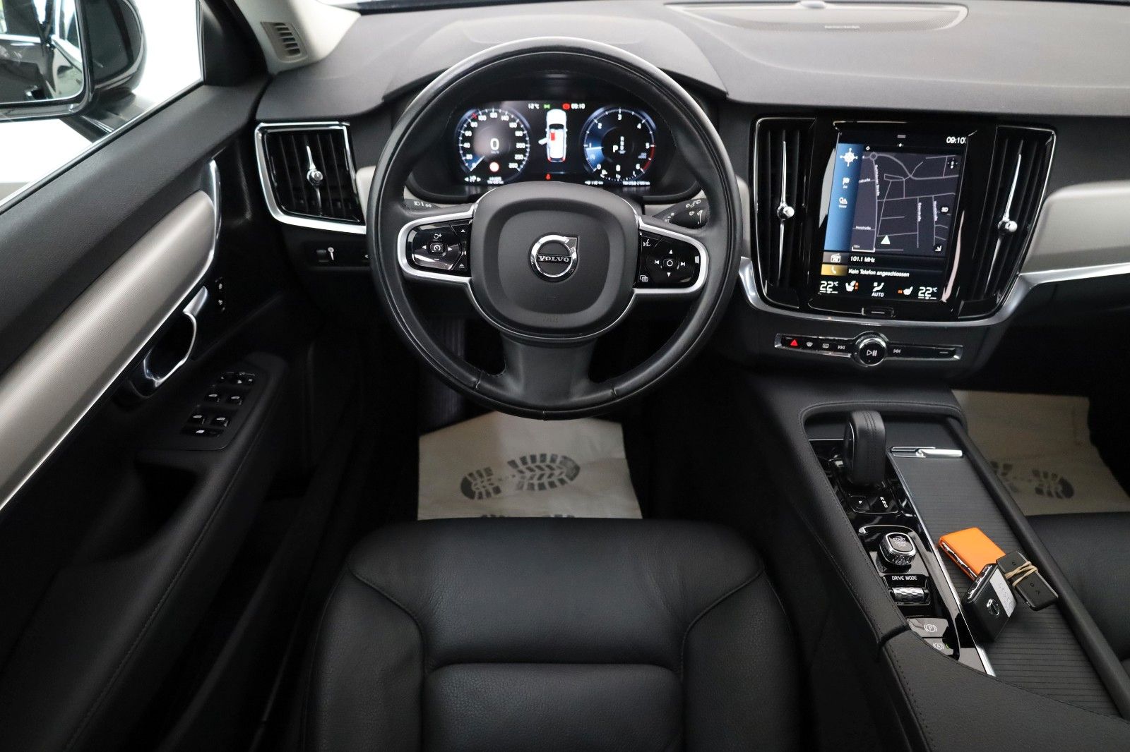 Fahrzeugabbildung Volvo V90 B4 Momentum Pro, Xenium-Pak, Leder, H&K, ACC