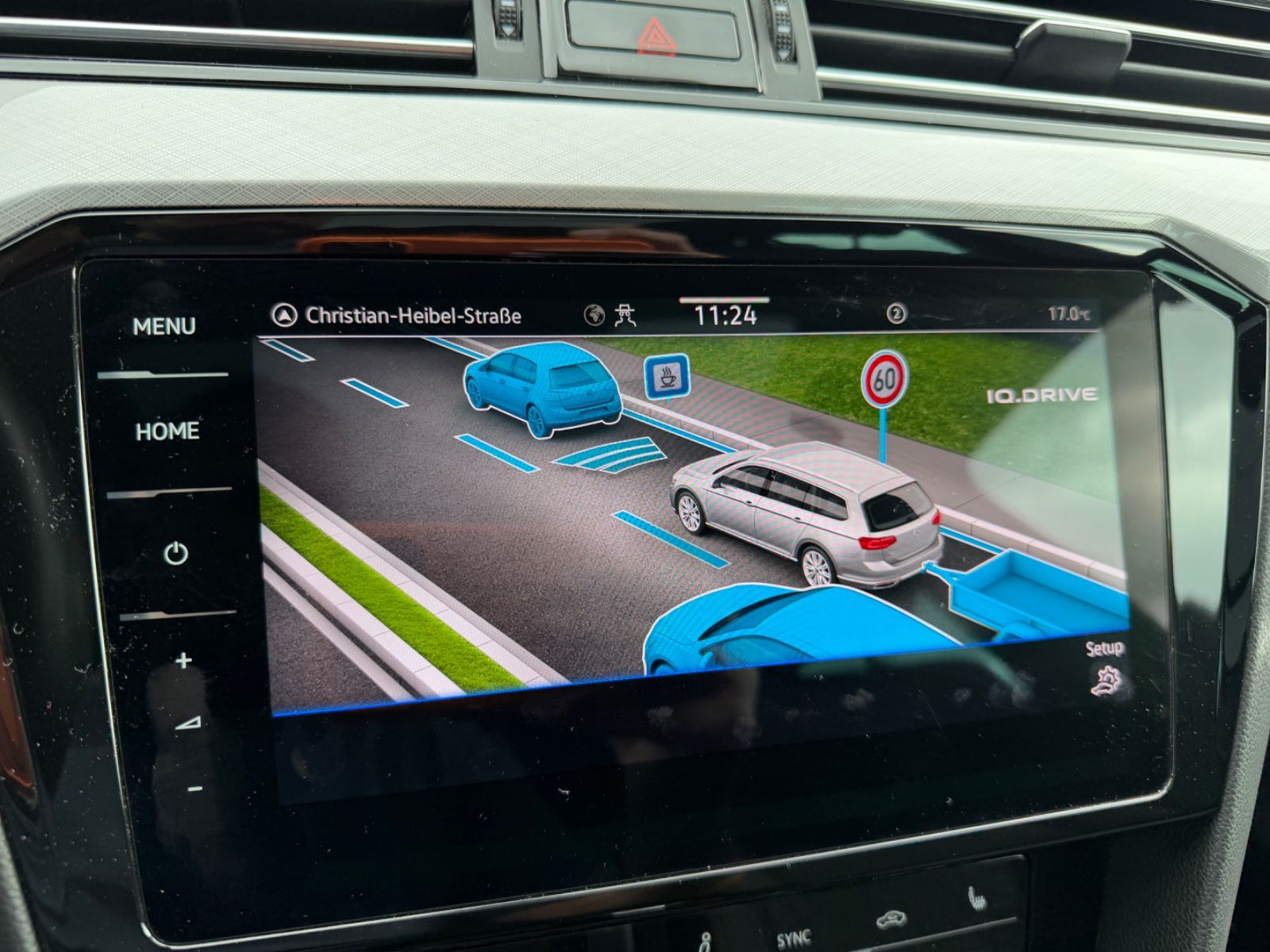 Fahrzeugabbildung Volkswagen Passat Business/AHK/Pano/LED/R-Cam/CarPlay/NAVI