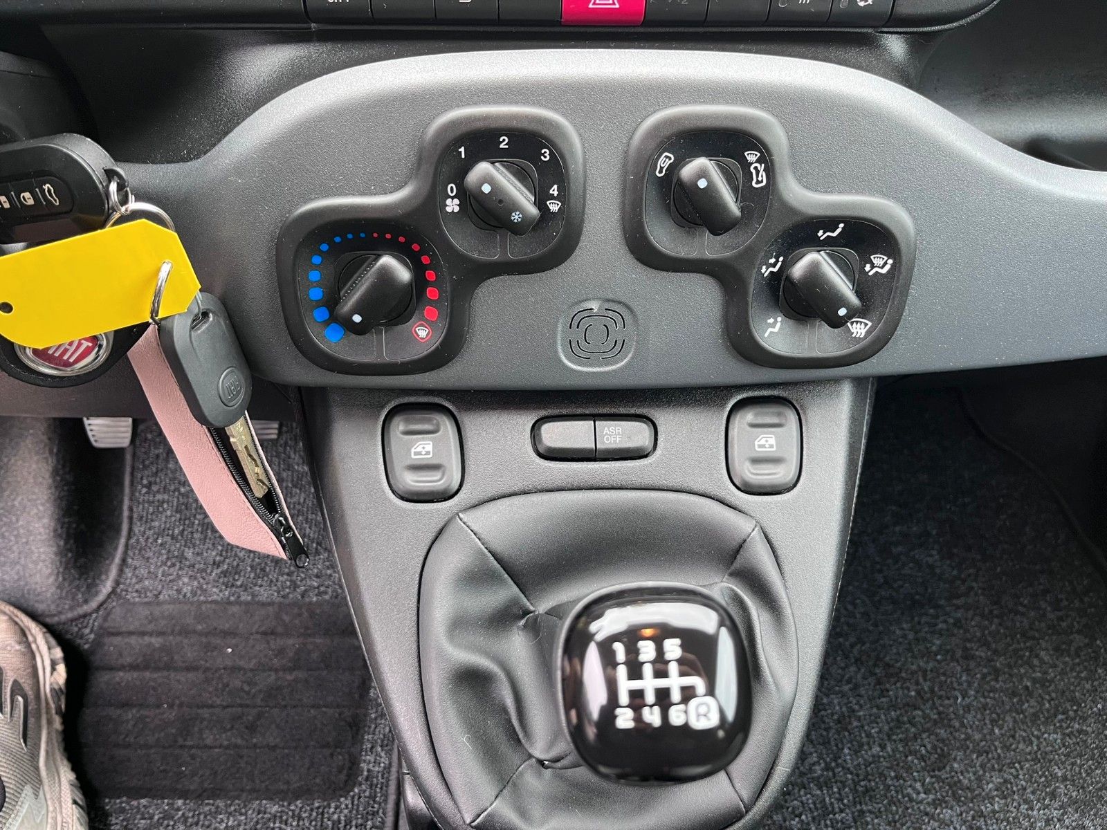 Fahrzeugabbildung Fiat Panda Cross City Plus Hybrid