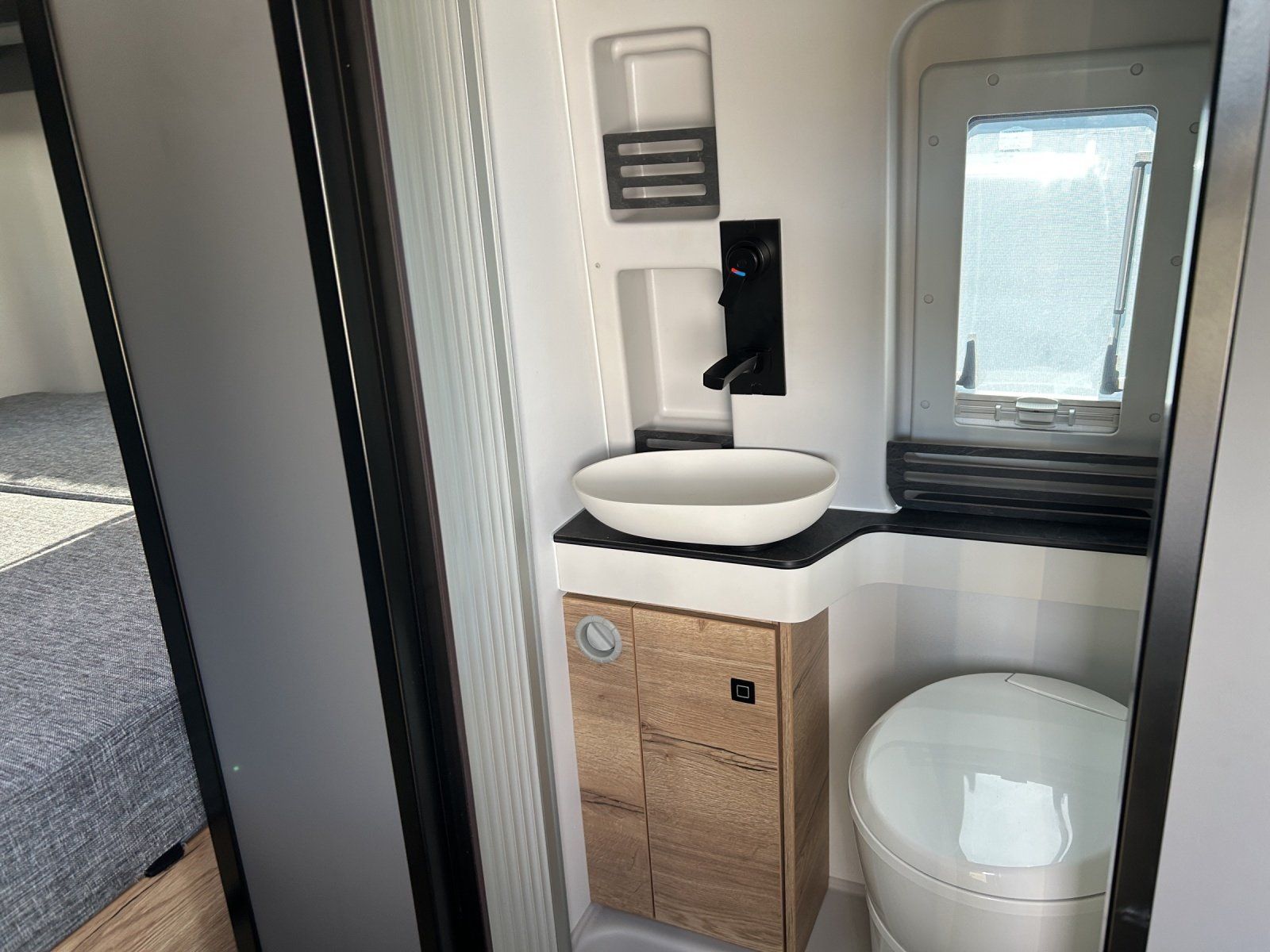 Fahrzeugabbildung Pössl Sprinter 319 Pössl Roadstar XT, Truma 4